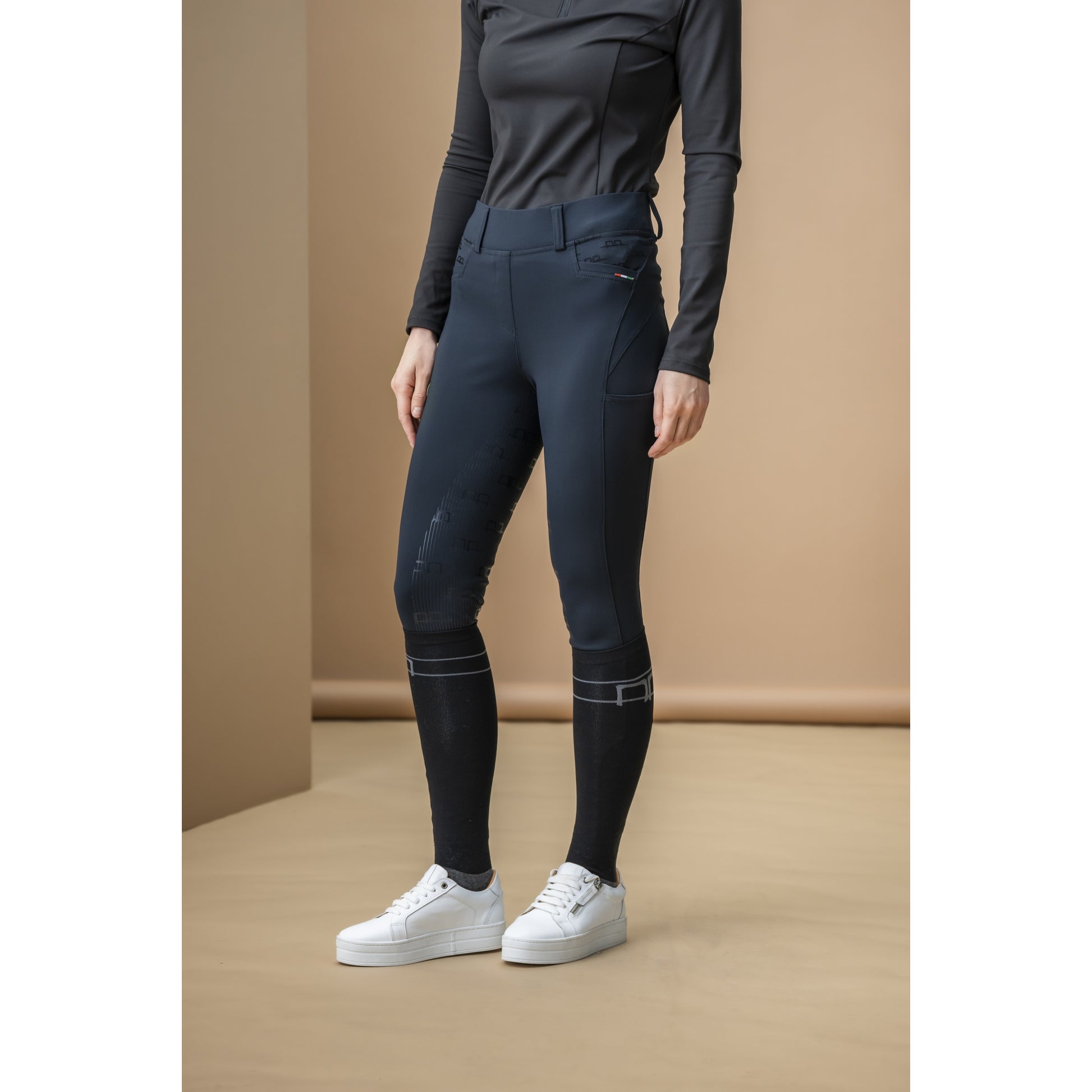 AA Fina Full Seat Brushed Hybrid Breech