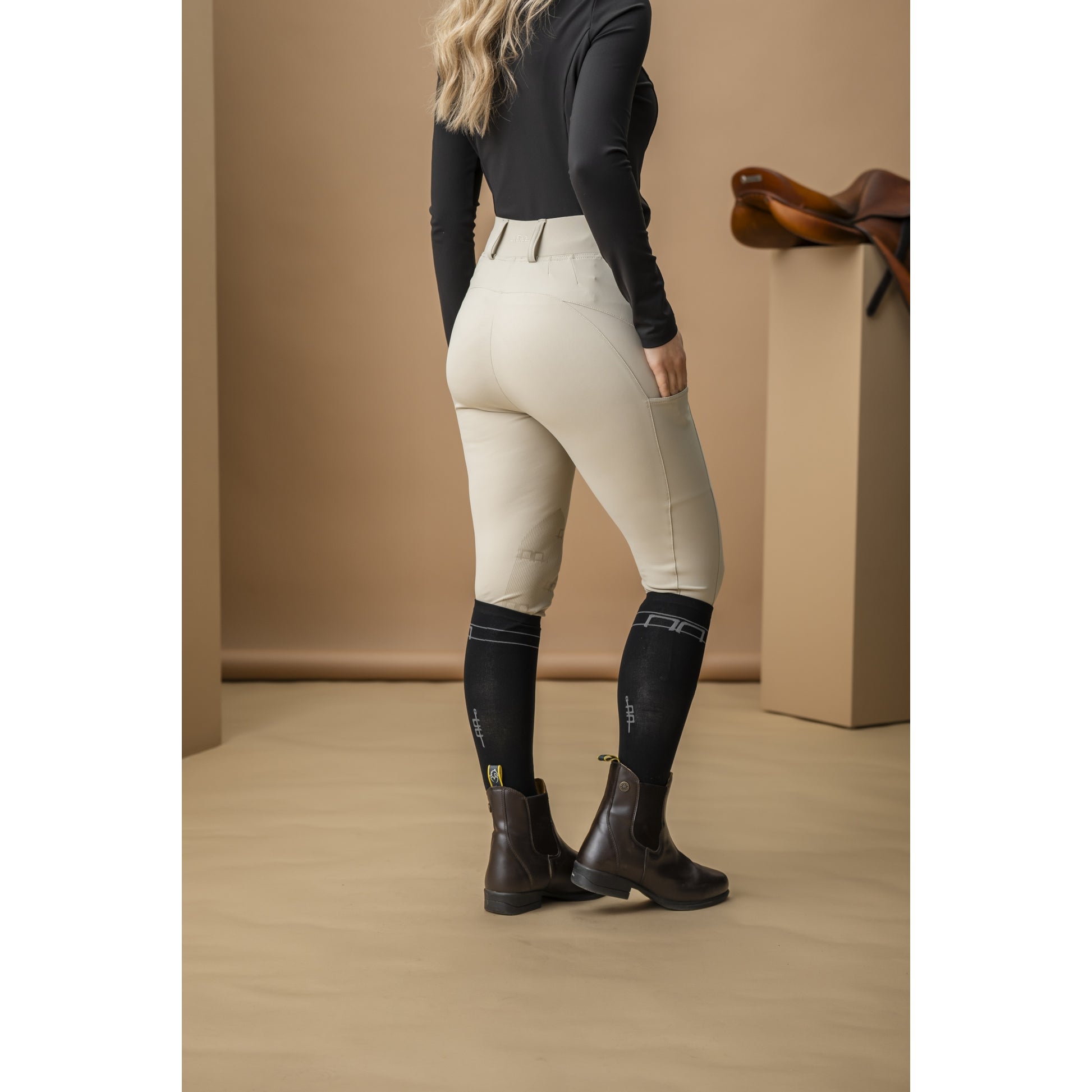 AA Fina Knee Grip Brushed Hybrid Breech